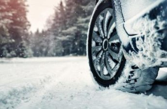 Avtomobil qayadan aşdı - Bir ailənin 3 üzvü xəsarət aldı