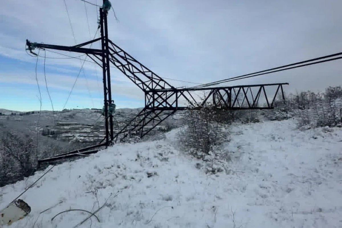 В Армении из-за сильного снегопада остались без света 7 городов и более 50 сёл