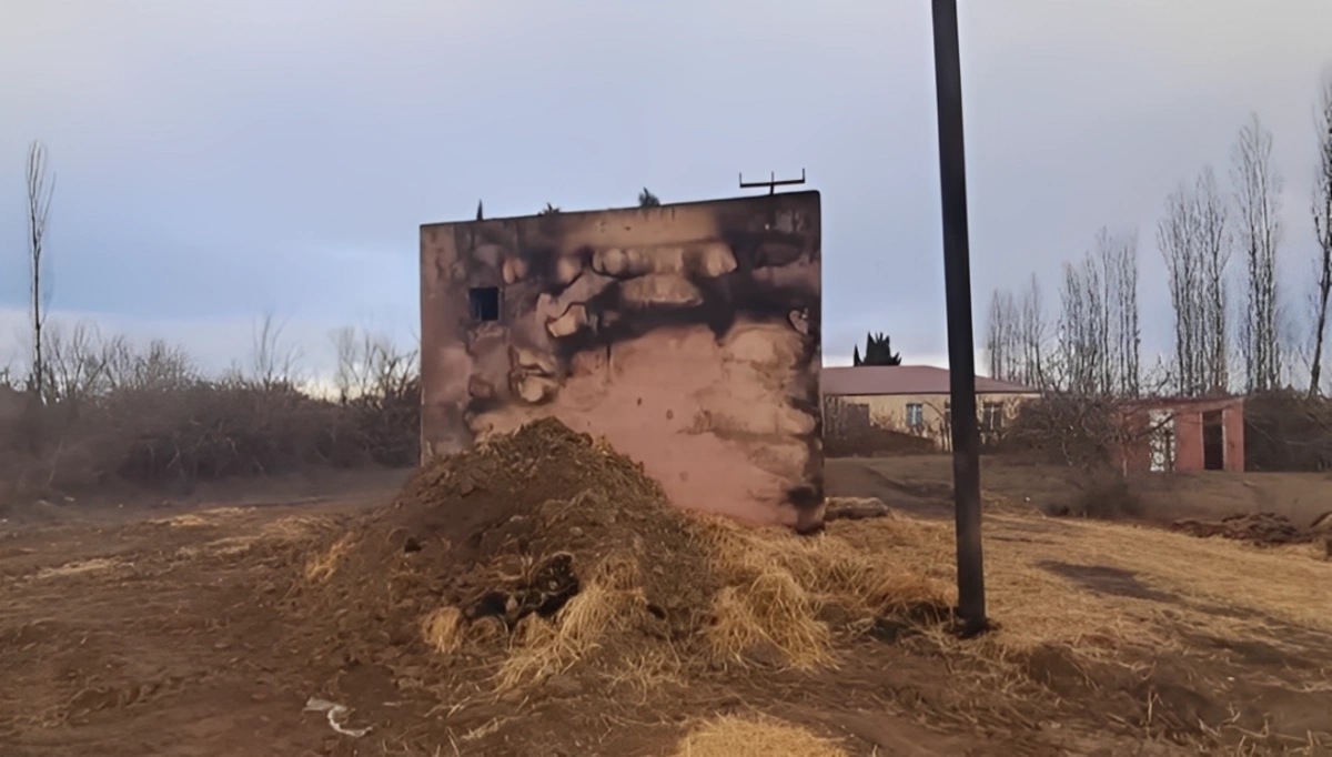 Füzulidə müəmmalı yanğınlar: Fermerin təsərrüfatı alova bürünür - VİDEO