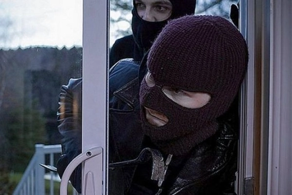 В Масаллы совершено разбойное нападение на дом, похищены деньги и драгоценности на 47 тыс. манатов