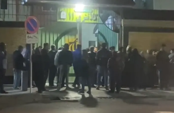 İranda saxlanılan etirazçıların ailələri güc strukturlarının binaları qarşısında toplaşıblar