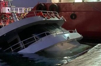 Oneqa gölündə gəmi batdı