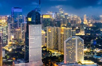 В Индонезии криминализировали внебрачные интимные отношения