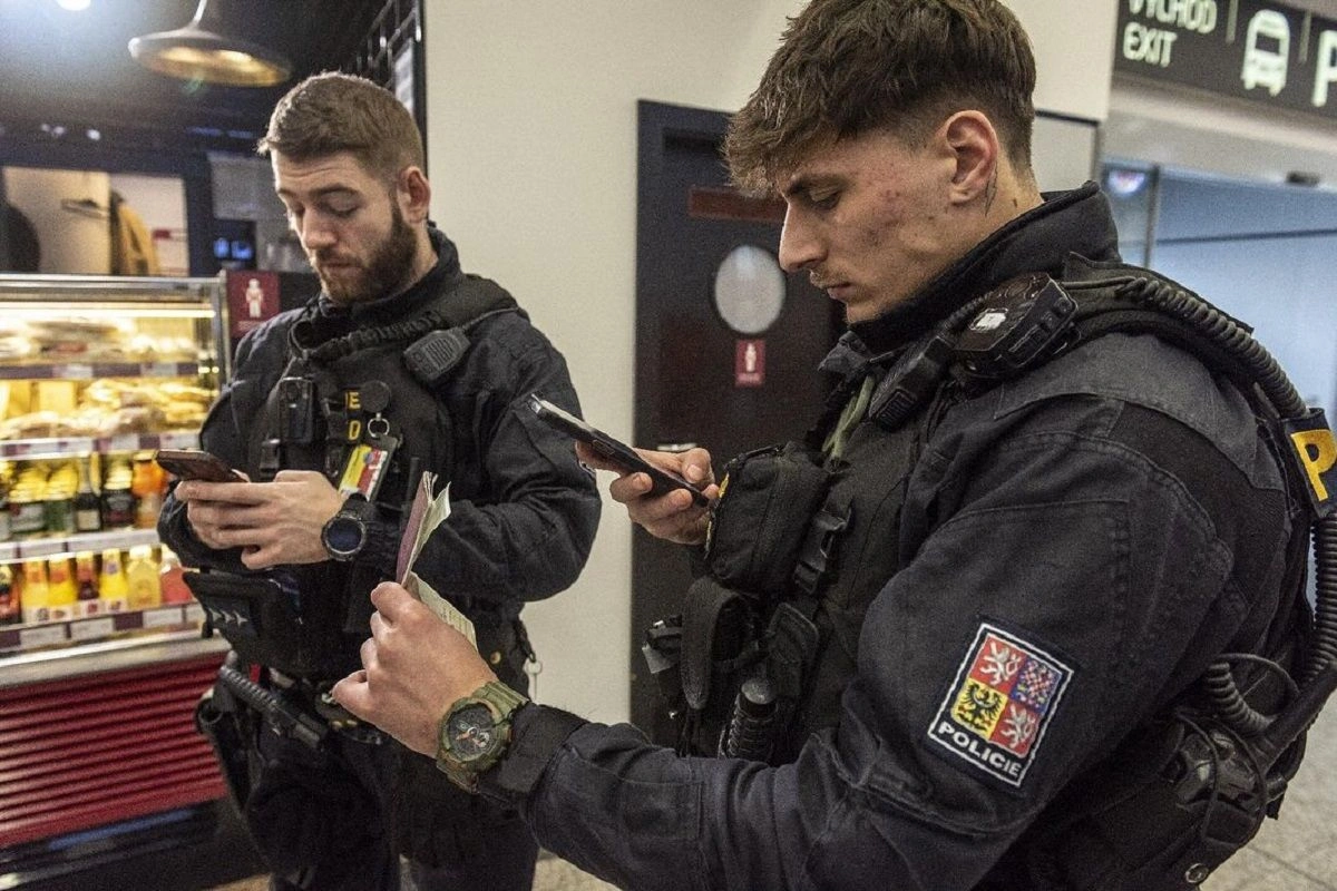 Çexiya polisi süni intellektin axtarış sistemindən şikayət edib