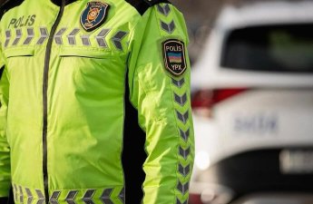 Yol polisi arxa duman fənərlərindən istifadə edən sürücünü saxladı - VİDEO