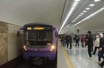 Bakı metrosunda qatar yoluna düşən sərnişin ölüb - YENİLƏNİB