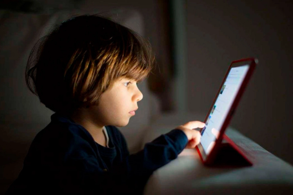 Uşaqlar gündə neçə saat telefona baxa bilərlər? - Pediatr və psixoloq izah edirlər