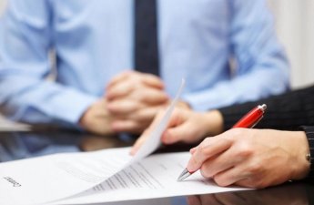 Məişət zorakılığından zərərçəkənlər mühafizə orderi üçün ərizəyə görə rüsum ödəməyəcək