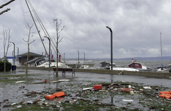 İstanbulda şiddətli fırtına, qayıqlar batdı - VİDEO