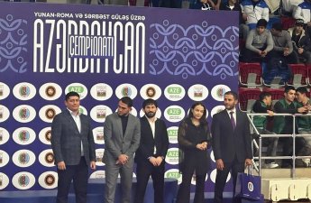 Veteran güləşçilər mükafatlandırıldılar