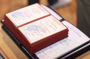 Fəlsəfə doktoru dərəcəsi alanların çoxu 36-50 yaşlı olub - FOTO