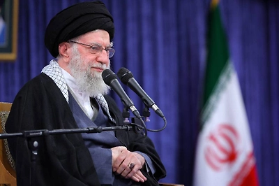 Хаменеи заявил, что протестующие в Иране пытаются 