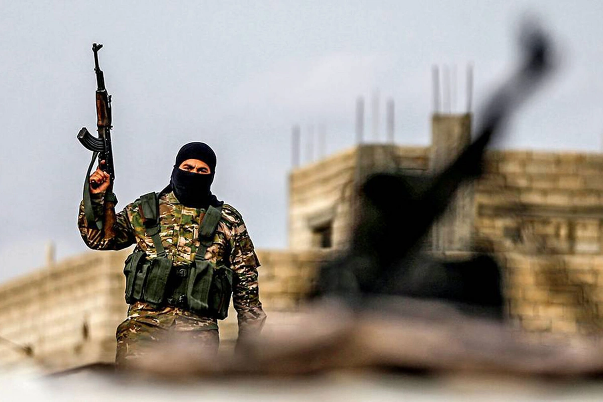 Suriya hərbçiləri SDQ-yə qarşı əməliyyatı başa çatdırıblar: Ordunun nəzarətə götürdüyü məhəllədən ilk görüntülər