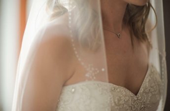 Toy günü atanın gəlinə hərəkəti müzakirə yaratdı - VİDEO