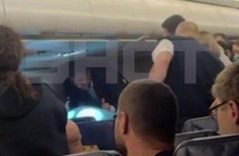 Moskva-İrəvan reysində çanta alovlandı - VİDEO