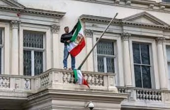 Иранцы демонтировали вывеску консульства в Милане