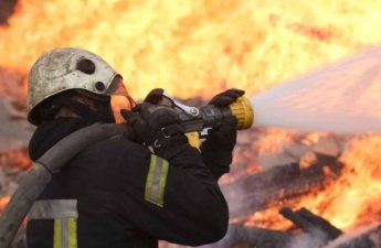 Lənkəranda ev yandı