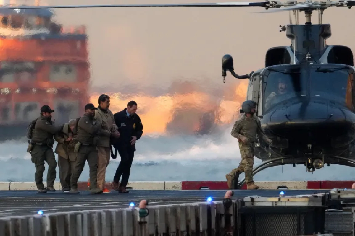 Мадуро объявил себя военнопленным президентом