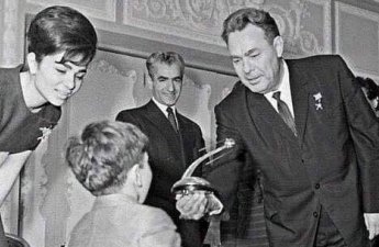 Brejnevin vəliəhd Rza Pəhləviyə hədiyyəsi - FOTO