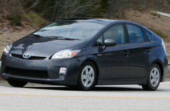 В Сумгайите Prius загорелся после ДТП