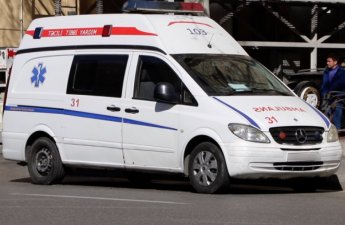 Cəlilabadda motosiklet təcili yardım maşınına çırpıldı - Xəsarət alanlar var