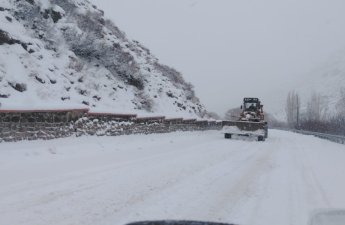 Yollar qar və buzdan təmizlənir - AAYDA