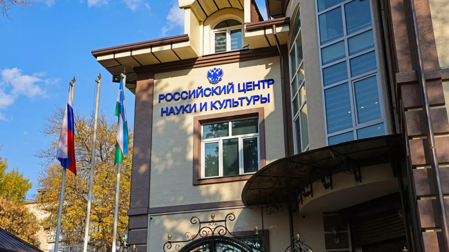 Узбекский журналист призвал Ташкент заняться «Русским домом» по примеру Баку