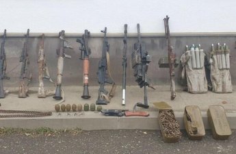 Qanunsuz silah ƏMƏLİYYATI: evlərdən 9 avtomat, 2 qumbaraatan, 5 qumbara çıxdı