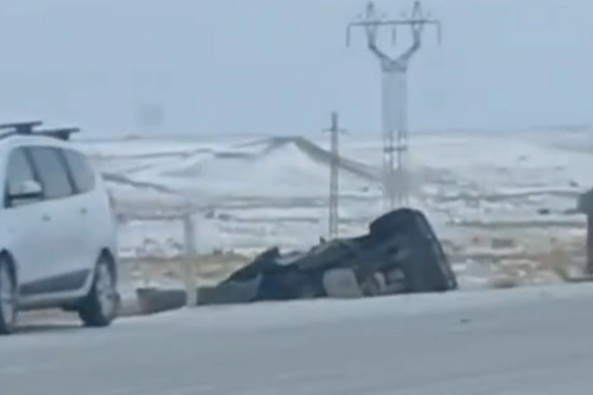 Naxçıvanda yolun buz bağlaması qəzaya səbəb oldu - VİDEO