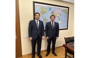 Hikmət Hacıyev Qazaxıstan səfiri ilə əməkdaşlığı müzakirə etdi