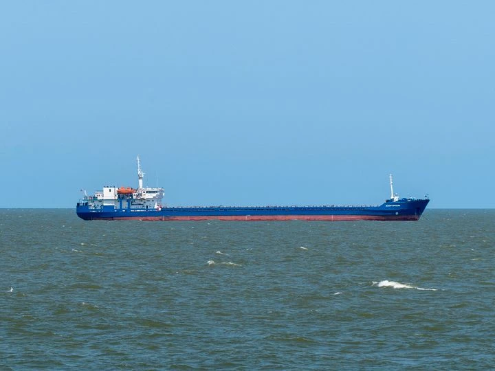 Иранский сухогруз Rona потерпел бедствие в Каспийском море