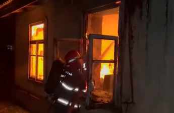 Lənkəranda yaşayış evi yandı - VİDEO