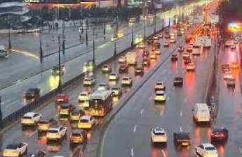 В Баку на 18 улицах и проспектах наблюдаются пробки