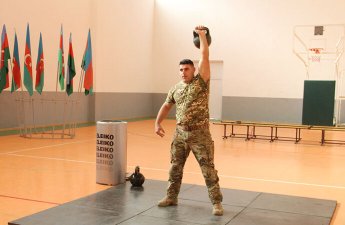 Azərbaycan Ordusunda daşqaldırma birinciliyi keçirilir - FOTO