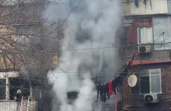 Bakıda bina yanır - VİDEO