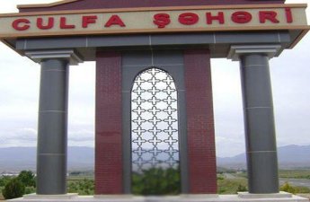 В Джульфе автомобиль врезался в газопровод, пять сел остались без газа