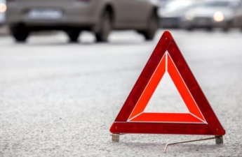 Gəncədə minik maşını avtobusa çırpılıb, xəsarət alan var