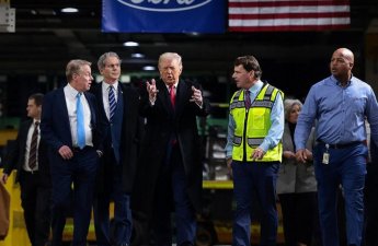 Перепалка с Трампом обернулась для американского рабочего финансовым потоком