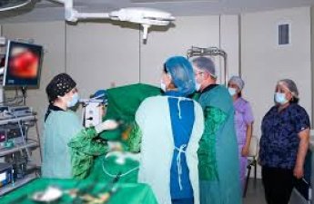 TƏBİB расширяет применение высокотехнологичных хирургических услуг в региональных больницах