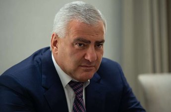 Paşinyan Putinin “sağ əlini” yenidən içəri saldı