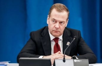 Medvedyev: “422.000 nəfər hərbi xidmət müqaviləsi imzalayıb”