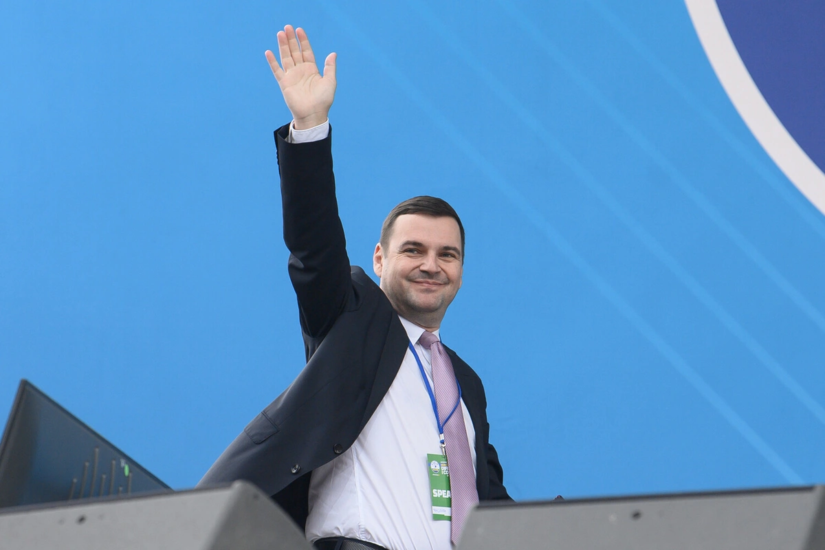 Çexiya xarici işlər naziri Petr Matsinka üzünü turşutduğuna görə tənqid olundu