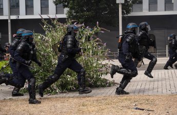 В Париже 5 полицейских пострадали во время учения