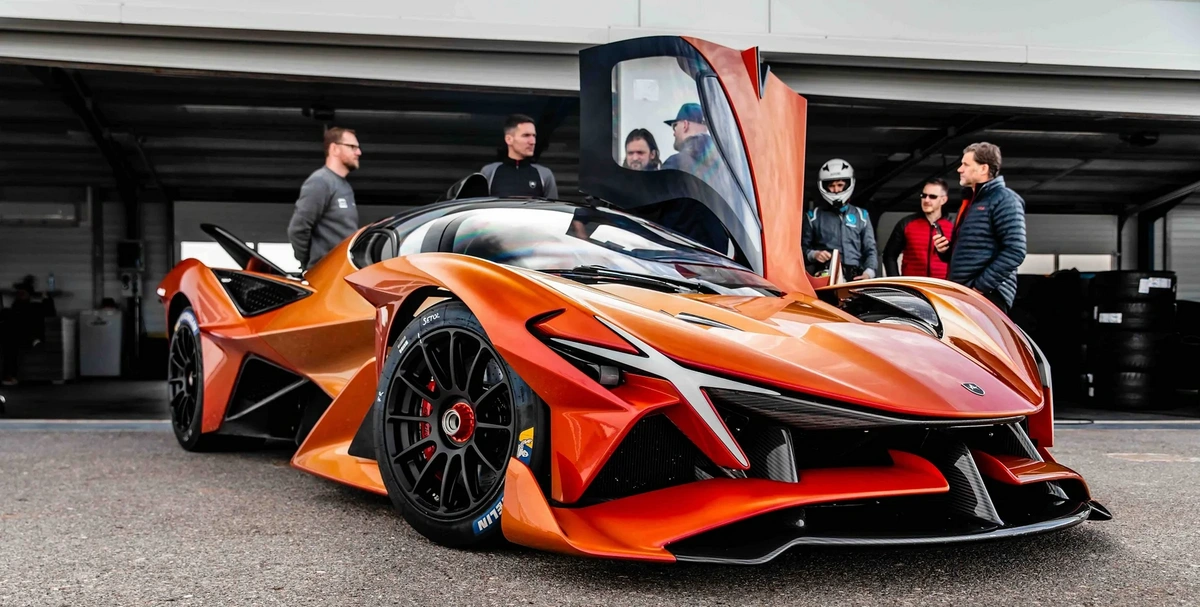 Похож на трансформера: в Германии создали брутальный суперкар с мотором Ferrari