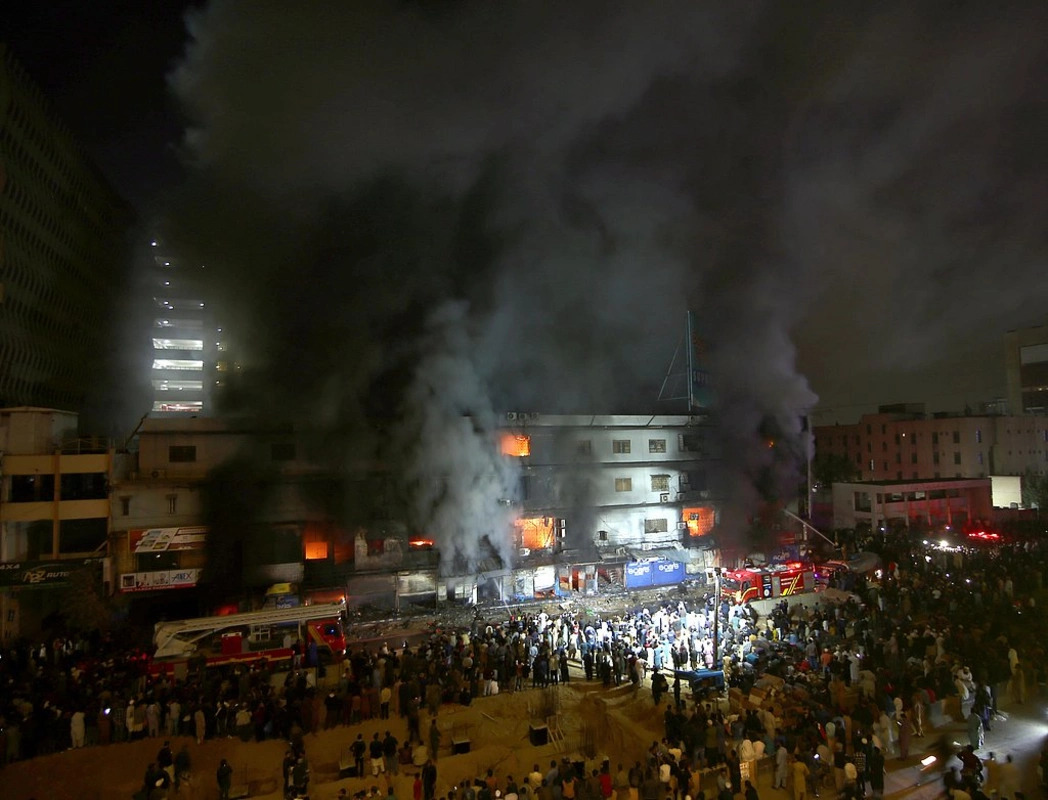 Пожар в торговом центре в Пакистане: погибли пять человек