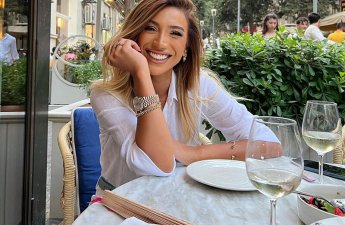 Röya bu məşhur mahnılarının sözlərini özü yazıbmış...