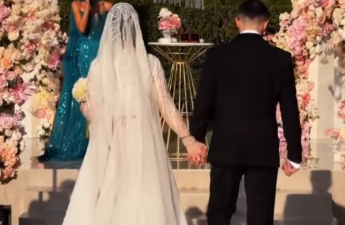 Bəy gəlini qucağından palçığa saldı, gənc qız DƏLİYƏ DÖNDÜ - VİDEO