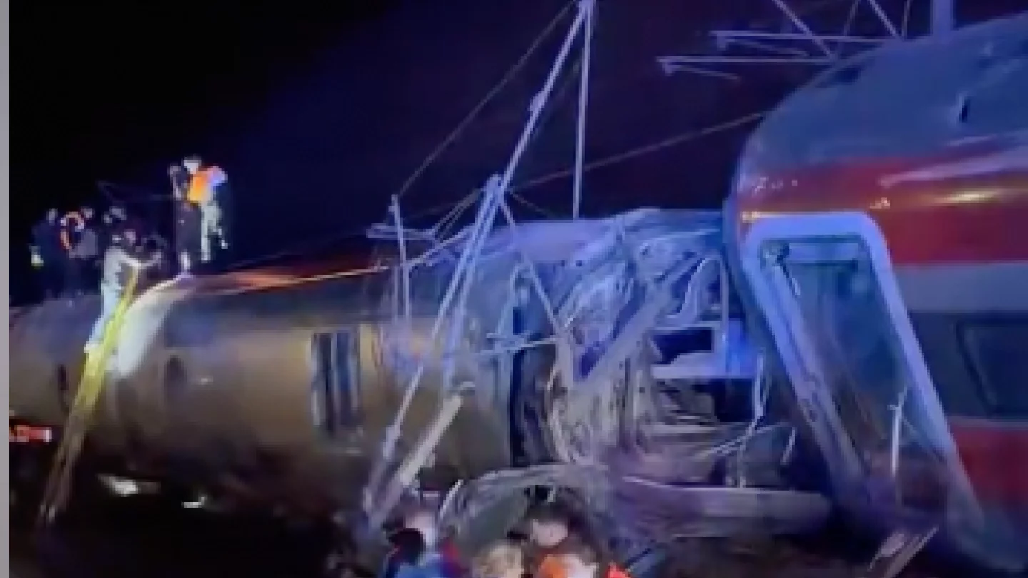 В Испании столкнулись поезда, десятки погибших и пострадавших-ВИДЕО