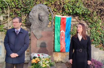 Azərbaycanın Fransadakı səfirliyi 20 Yanvar faciəsinin ildönümü münasibətilə Topçubaşovun məzarını ziyarət edib - FOTO