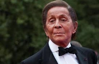 Итальянский модельер Валентино скончался в возрасте 93 лет